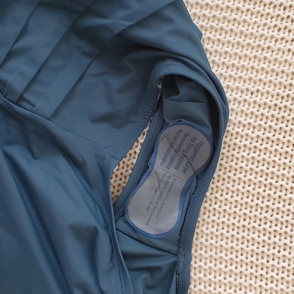 NEW! DKNY One Piece Swimsuit Size L - Picture 4 of 6